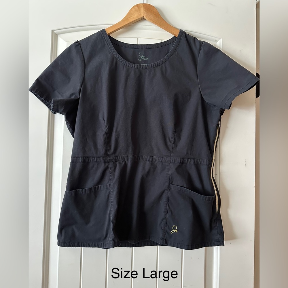 Women’s Jaanuu Scrub top. Size Large. In good condition